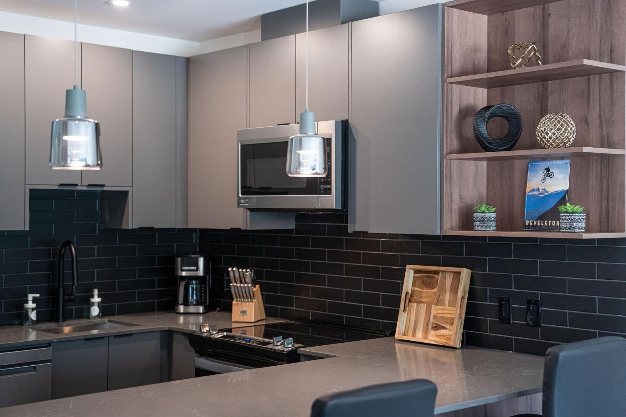 Alpine Haven By Revelstoke Vacations Apartment Ngoại thất bức ảnh