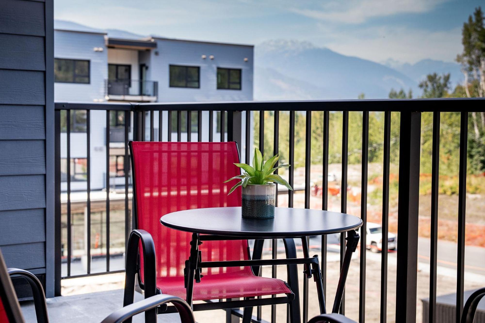 Alpine Haven By Revelstoke Vacations Apartment Ngoại thất bức ảnh