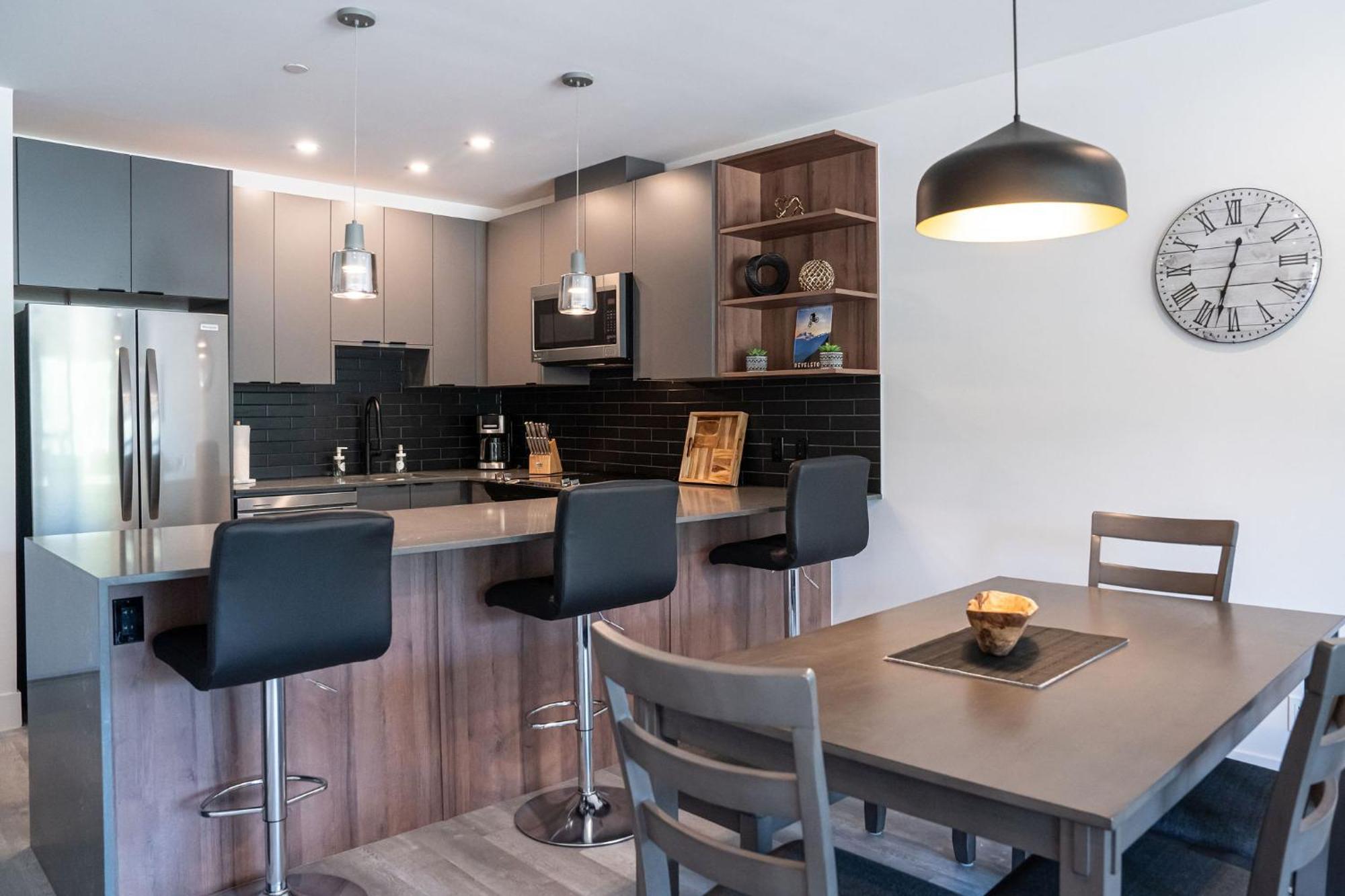 Alpine Haven By Revelstoke Vacations Apartment Ngoại thất bức ảnh