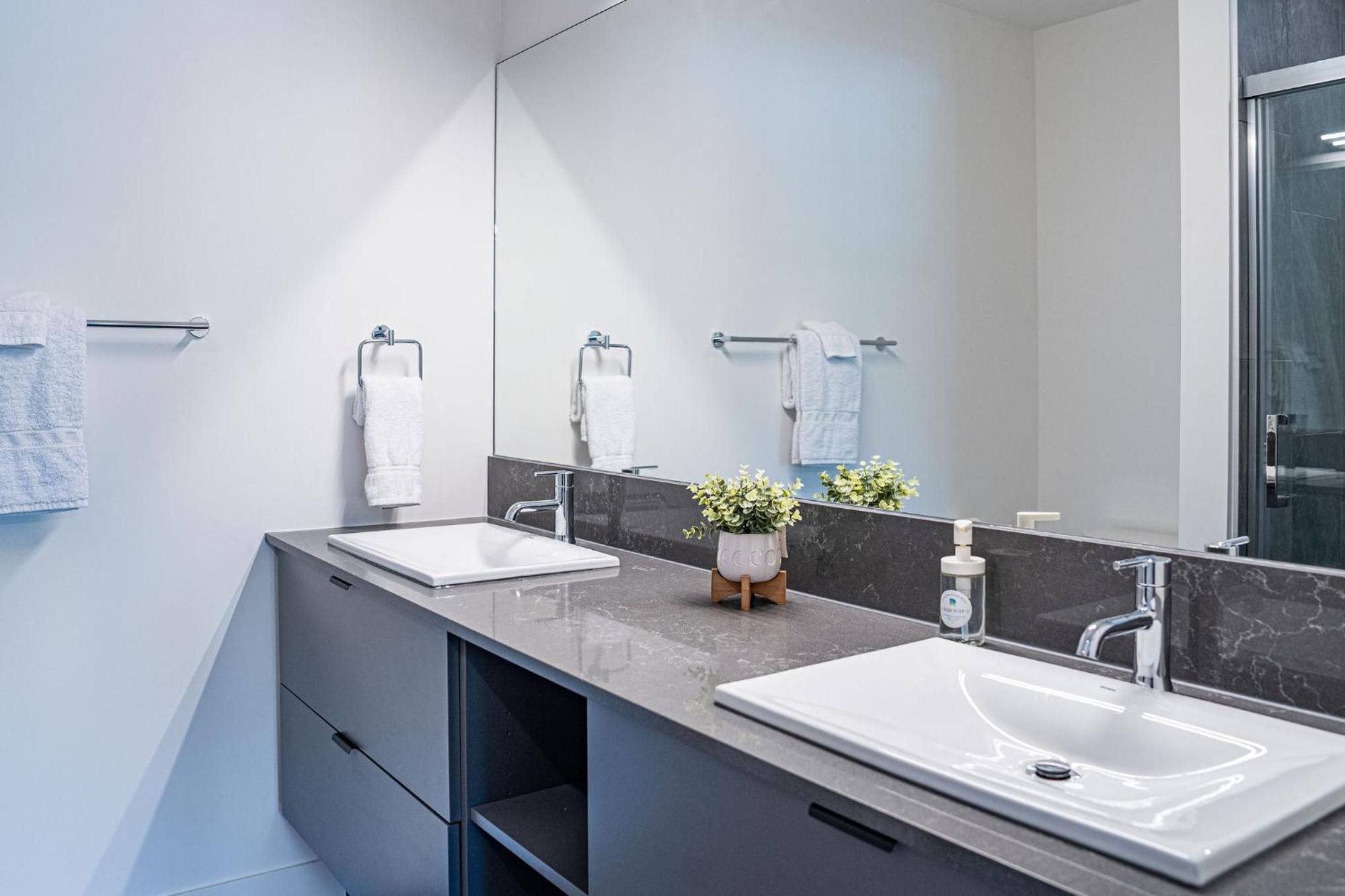 Alpine Haven By Revelstoke Vacations Apartment Ngoại thất bức ảnh